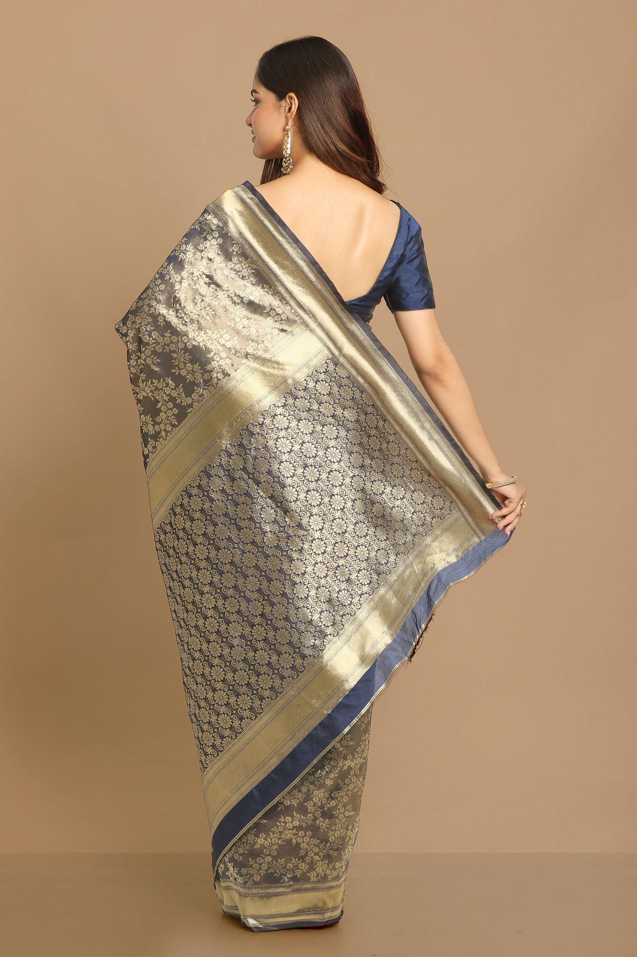 Mohey Women Magnificent Purple Designer Saree
