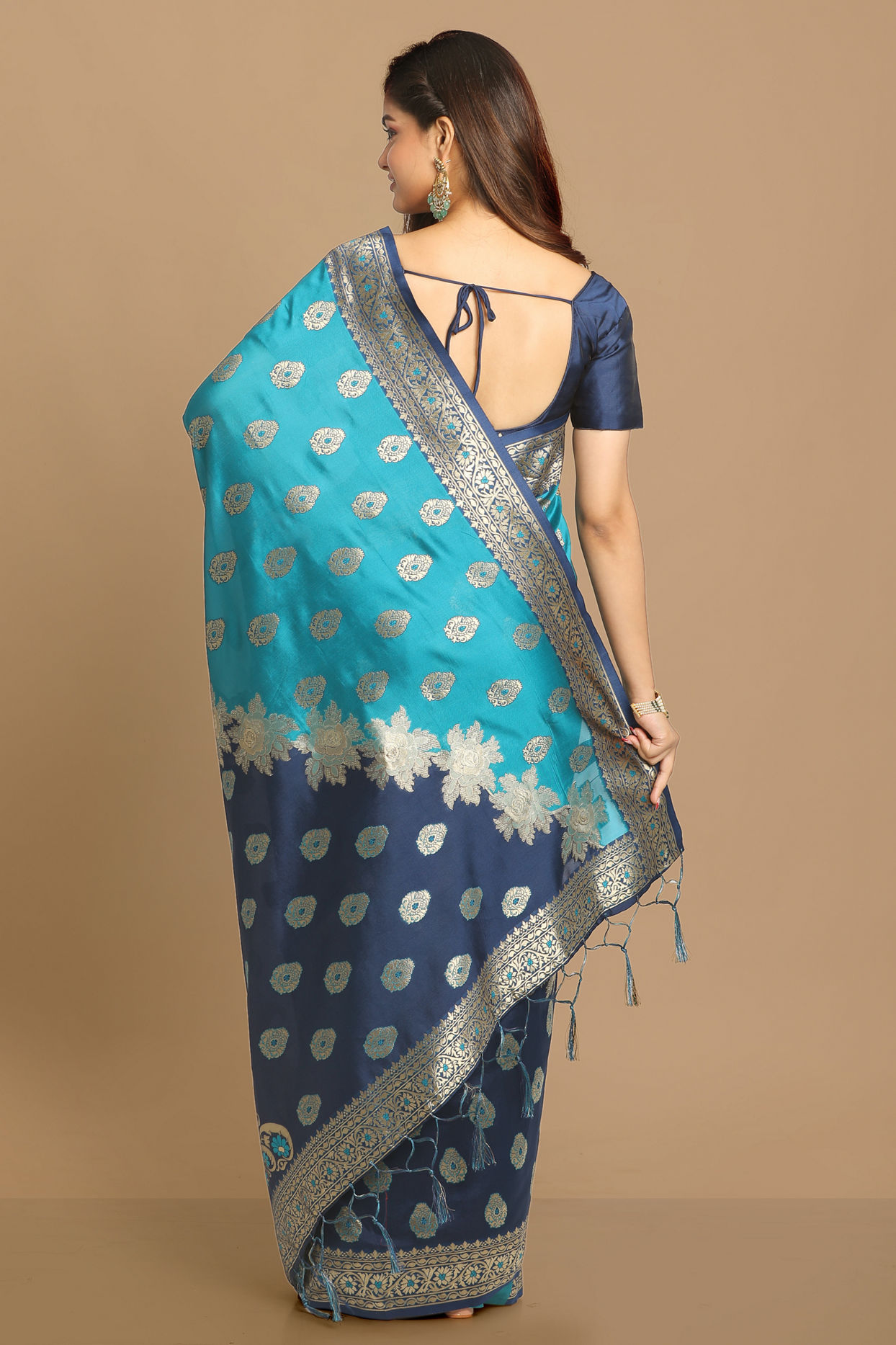 Mohey Women Royal Green Silk Saree