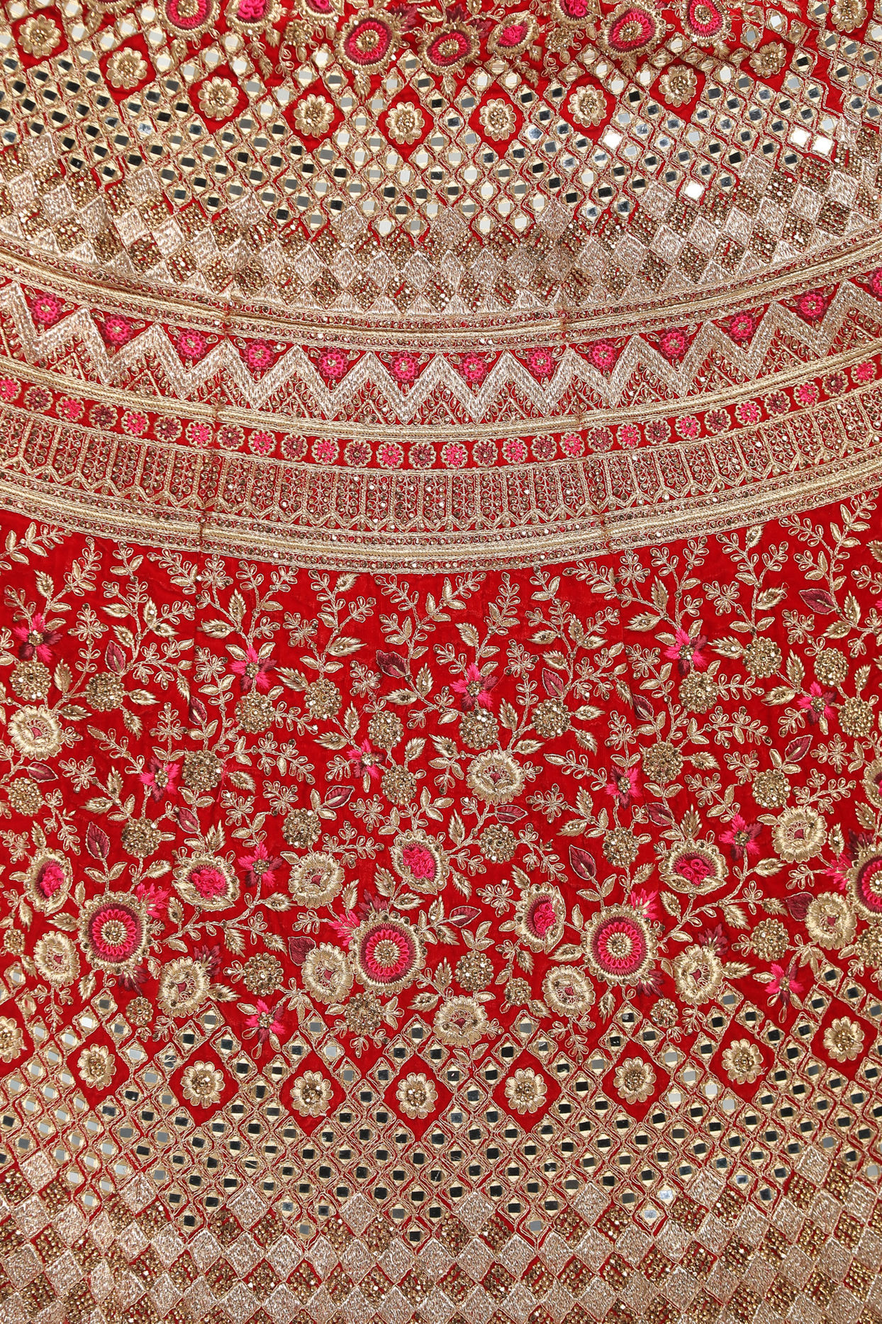 Magnificent Red Bridal Lehenga image number 4