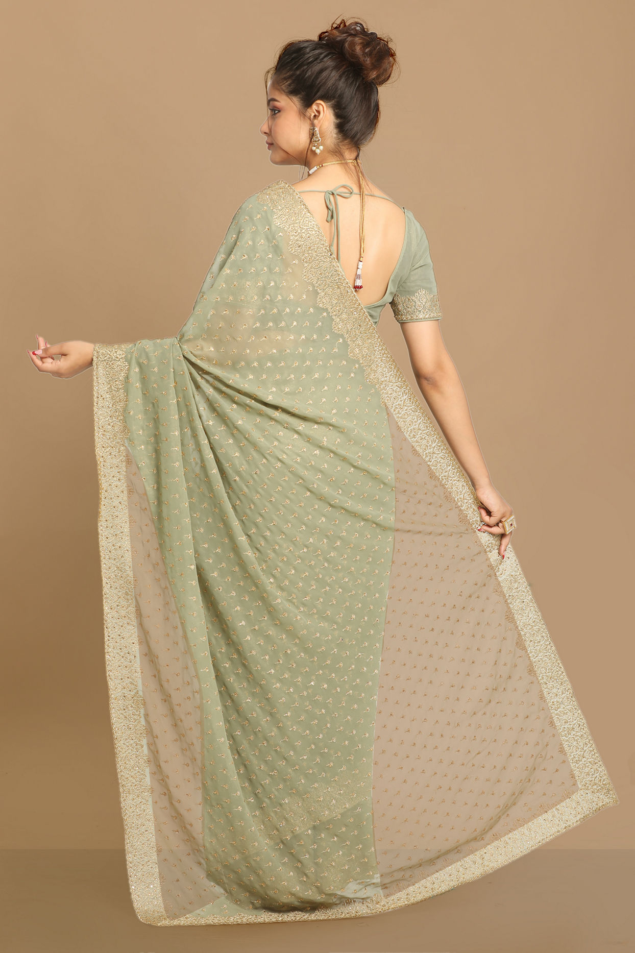 Mohey Women Georgeous Pista Saree