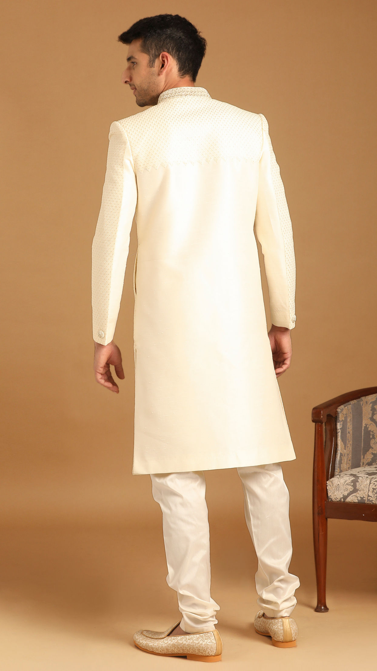 alt message - Manyavar Men Charismatic Cream Sherwani image number 2