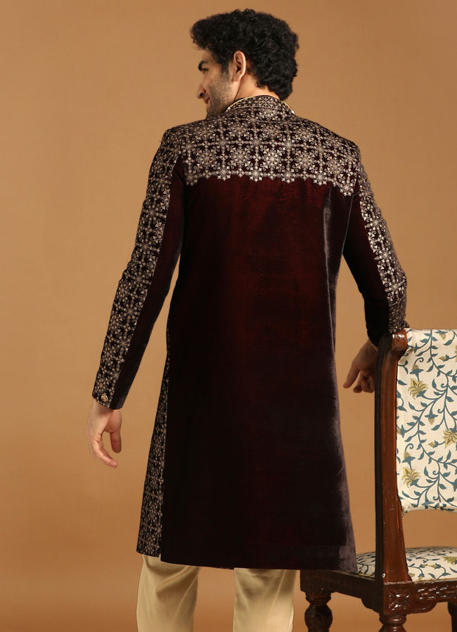 alt message - Manyavar Men Regal Velvet Maroon Sherwani Set image number 2