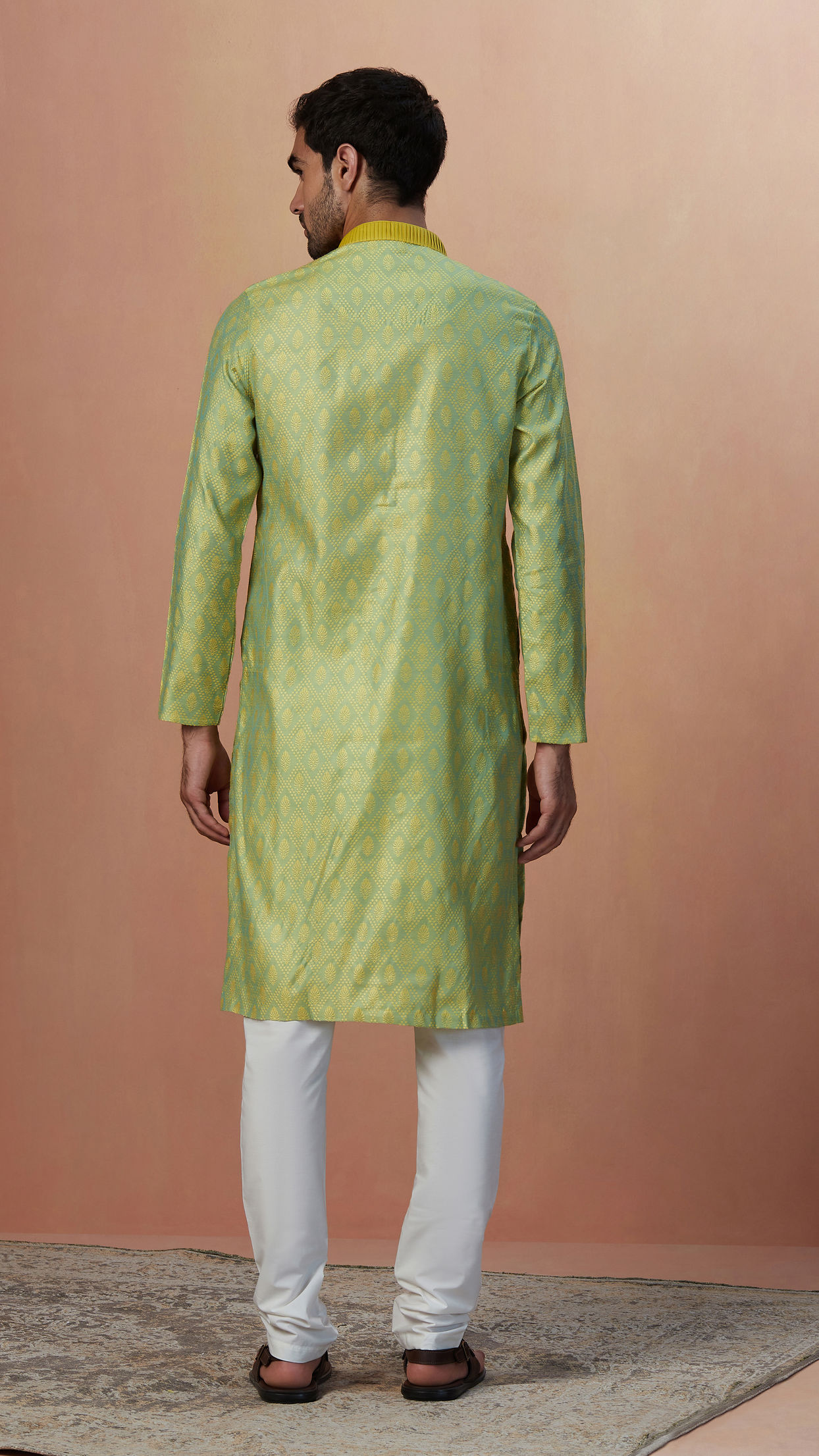 alt message - Manyavar Men Pastel Green Jacquard Kurta Pajama image number 4