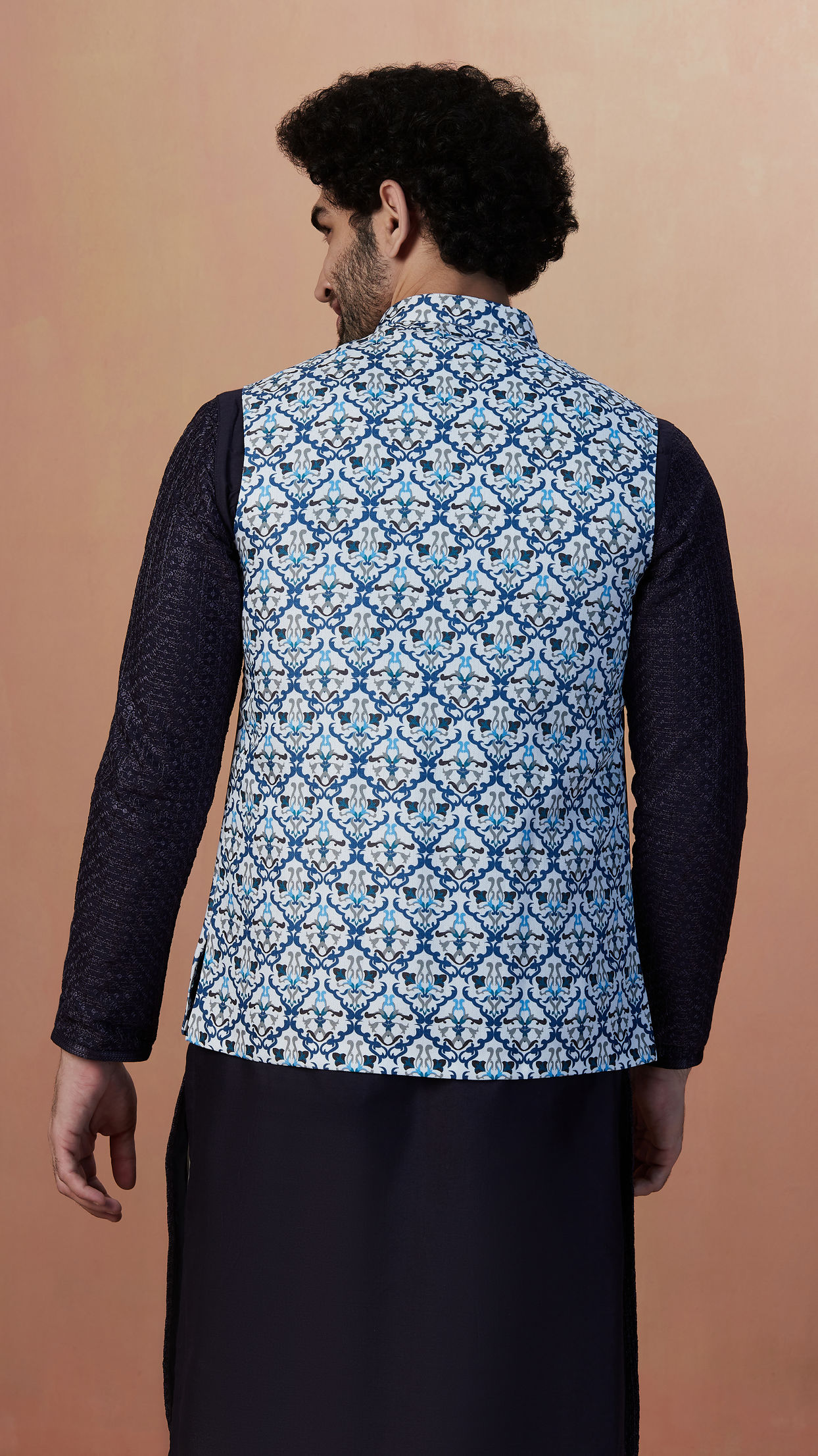 alt message - Manyavar Men Blue Printed Jacket image number 2