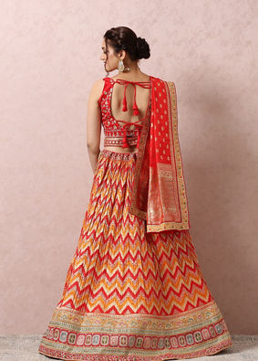 alt message - Mohey Women Mustard Yellow Lehenga With Border image number 3