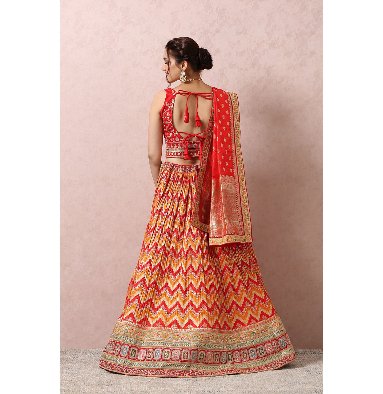 alt message - Mohey Women Mustard Yellow Lehenga With Border image number 3