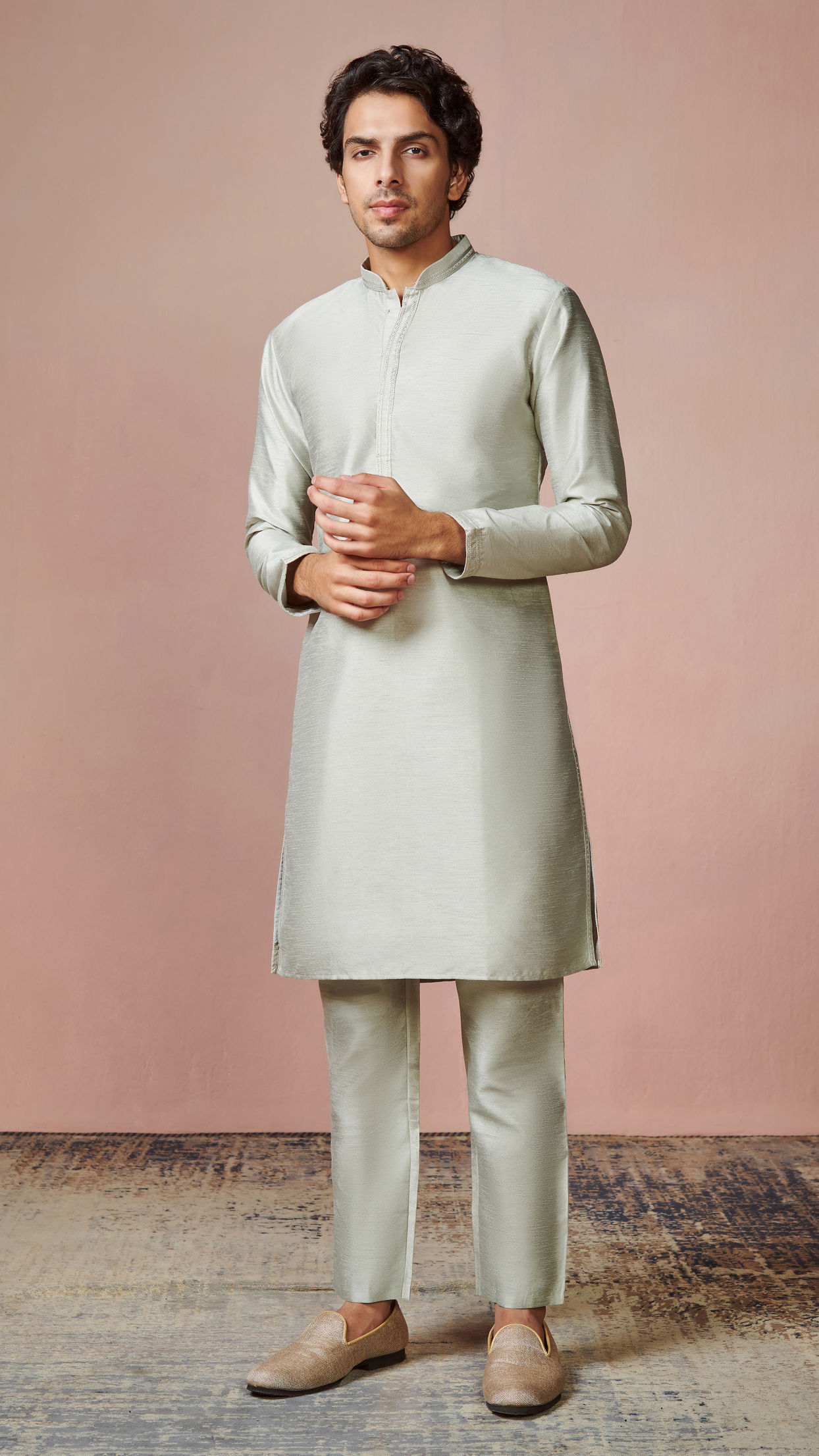 alt message - Manyavar Men Grey Kurta Jacket Set With Self Design image number 2