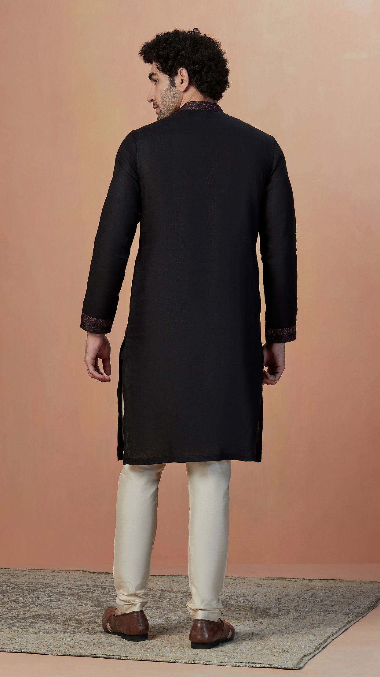 Manyavar Men Black Side Open Plain Kurta image number 3