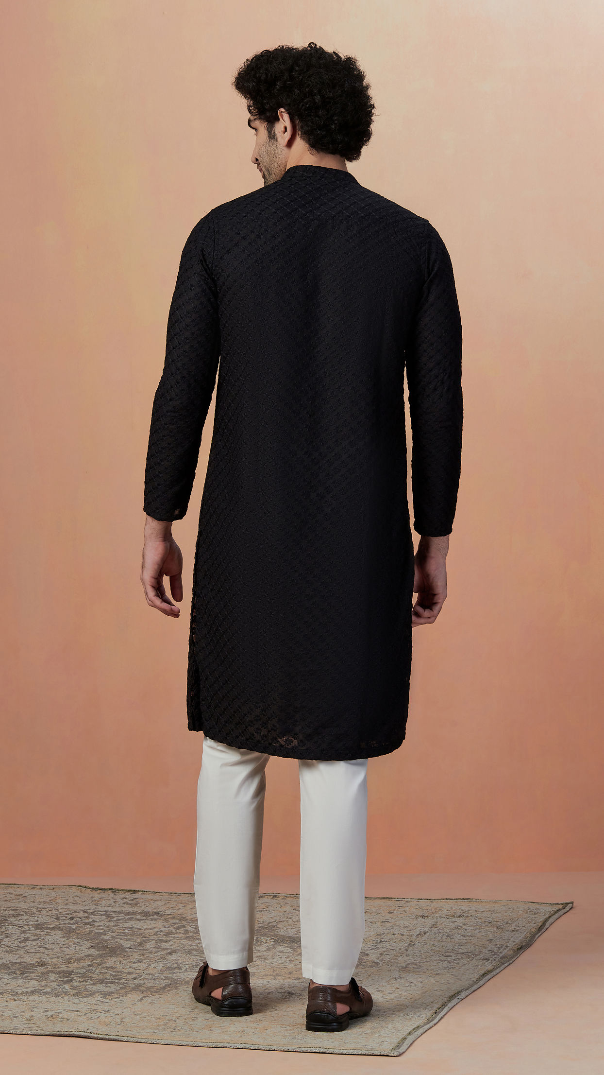 alt message - Manyavar Men Black Chikankari Embroidered Kurta Pajama image number 2