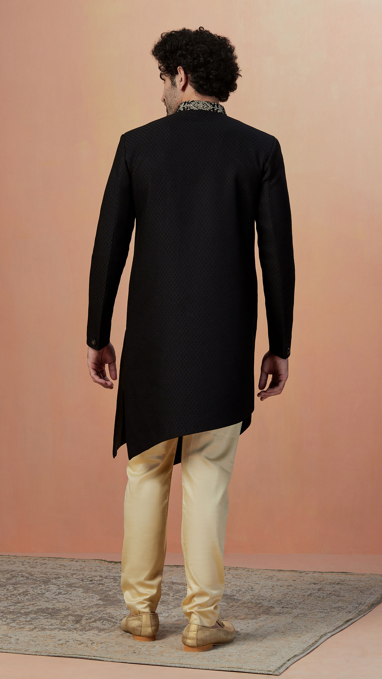 alt message - Manyavar Men Smoke Black Indo Western With Dupatta image number 4