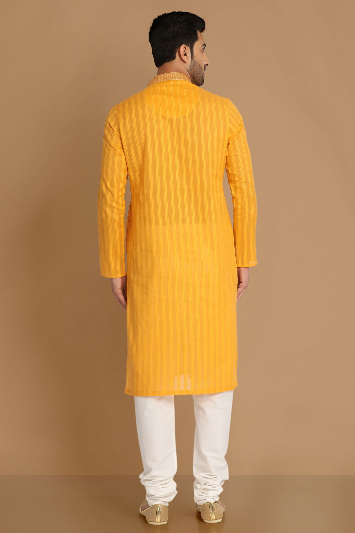 alt message - Manyavar Men Orange Striped Casual Kurta Set image number 2