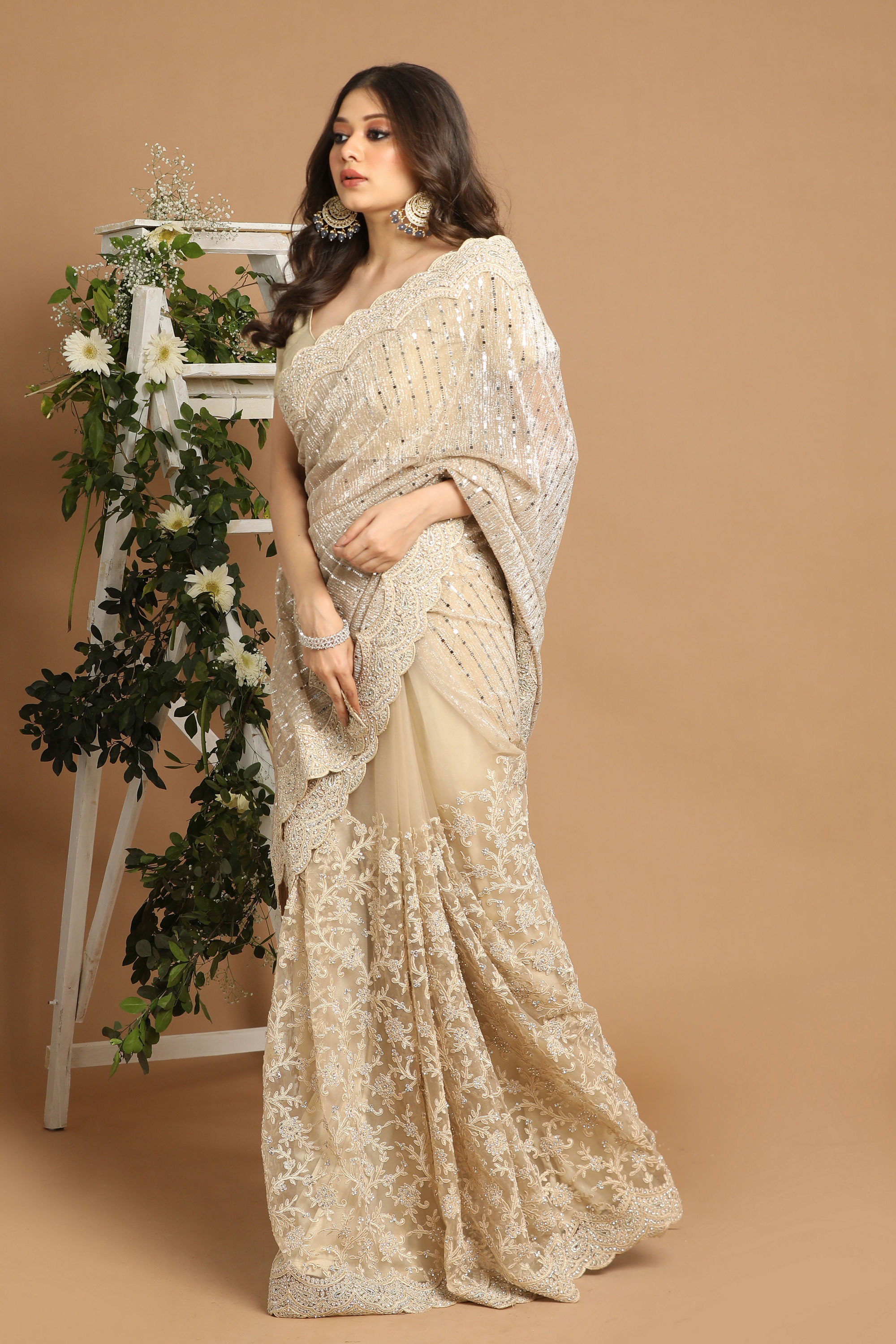 Mohey Women Beige Net Saree