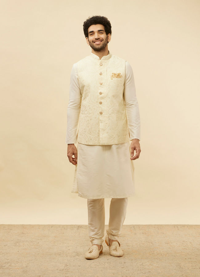 alt message - Manyavar Men Cream Paisley Patterned Jacket image number 2