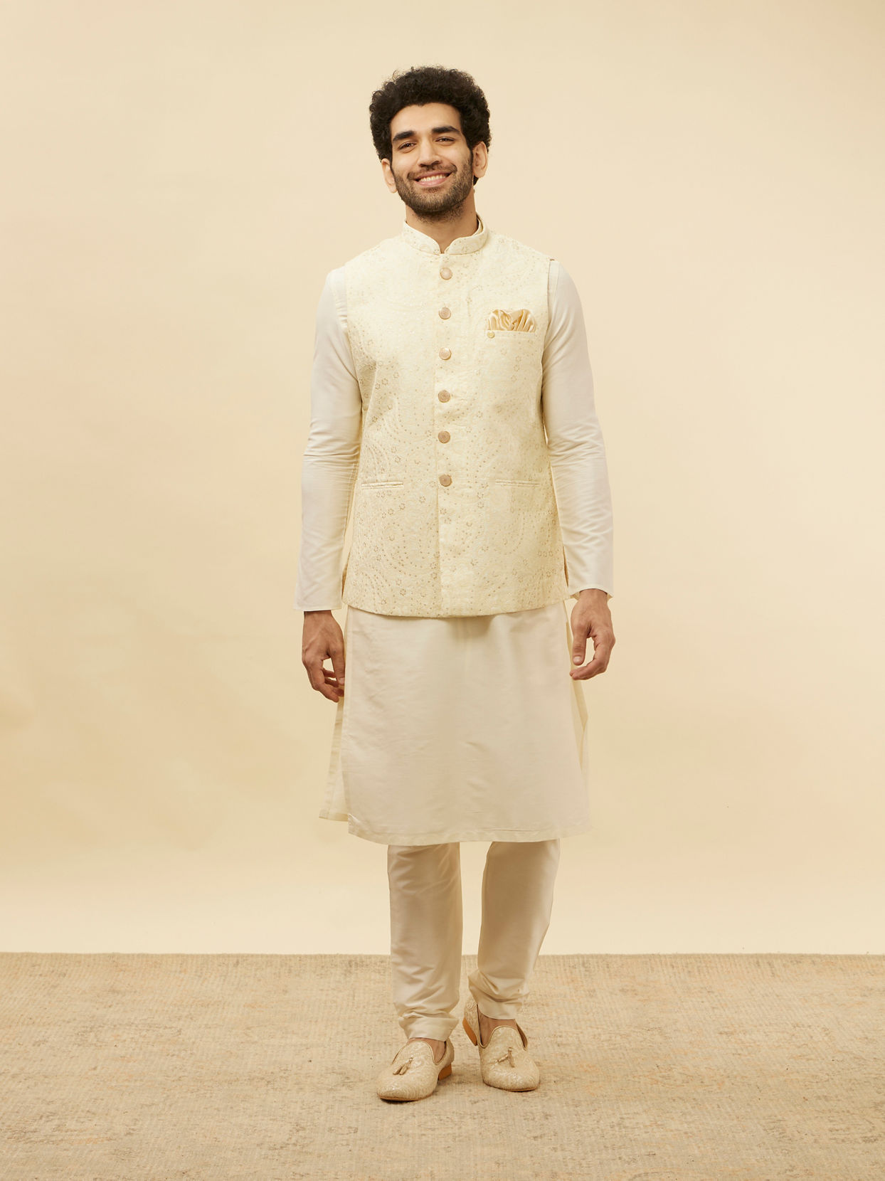 Manyavar Men Cream Paisley Patterned Jacket