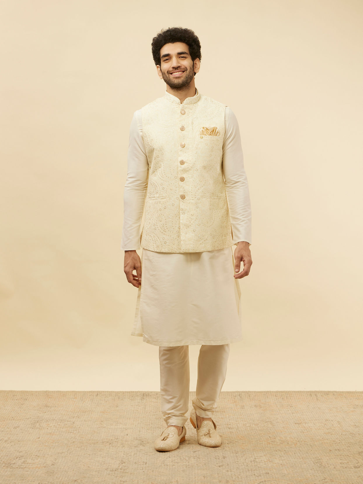 alt message - Manyavar Men Cream Paisley Patterned Jacket image number 2