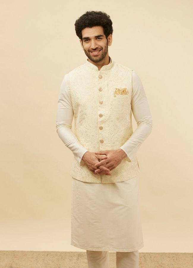 Manyavar Men Cream Paisley Patterned Jacket