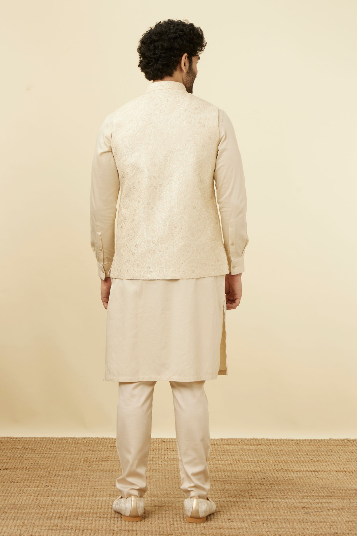 alt message - Manyavar Men Elegant Biscuit Shade Jacket image number 3