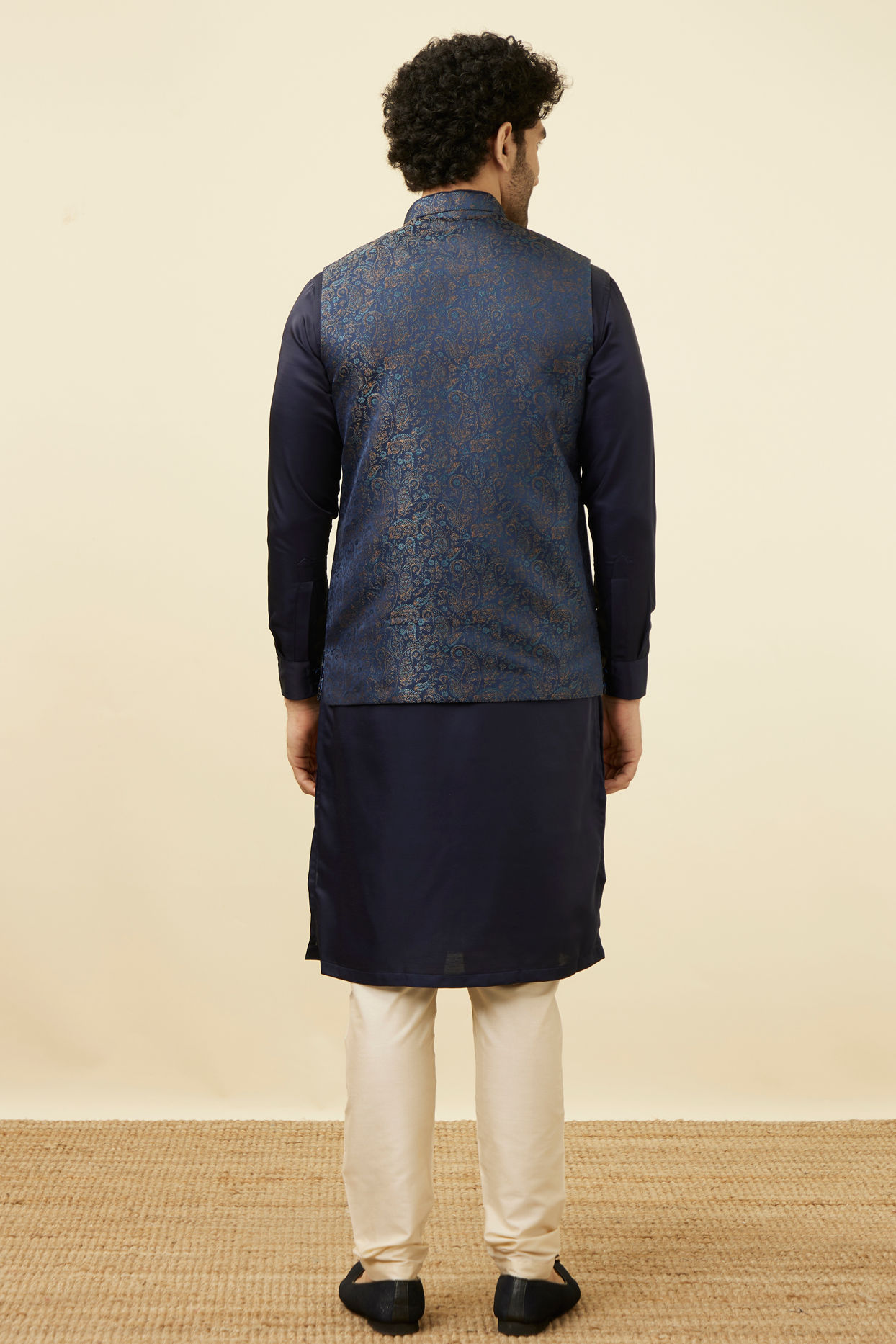 alt message - Manyavar Men Navy Blue Printed Jacket image number 3