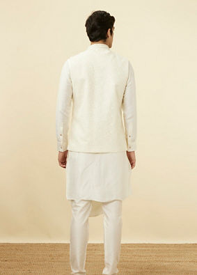 alt message - Manyavar Men Pearl White Floral Chikankari Jacket image number 3