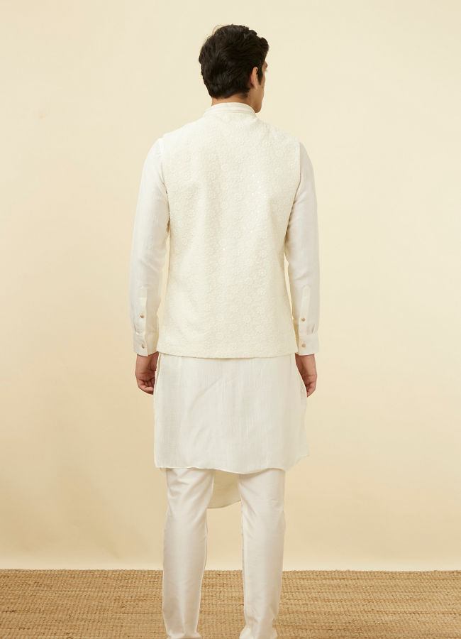 alt message - Manyavar Men Pearl White Floral Chikankari Jacket image number 3