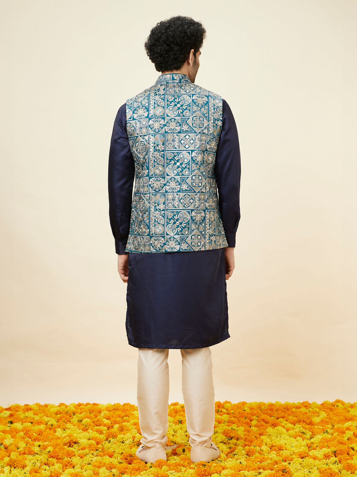 alt message - Manyavar Men Ferozi Blue Botanical Patterned Jacket image number 3