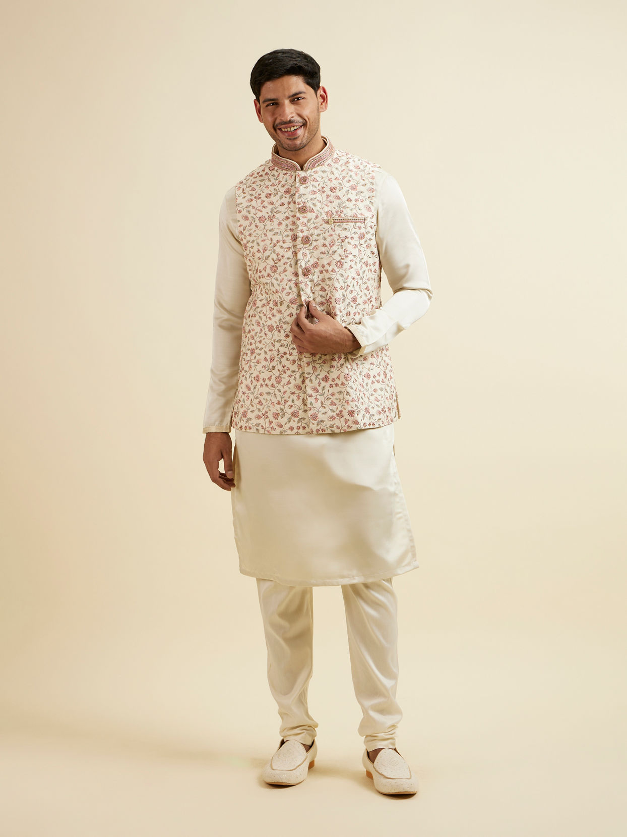 alt message - Manyavar Men Cream Bel Buti Patterned Jacket image number 2