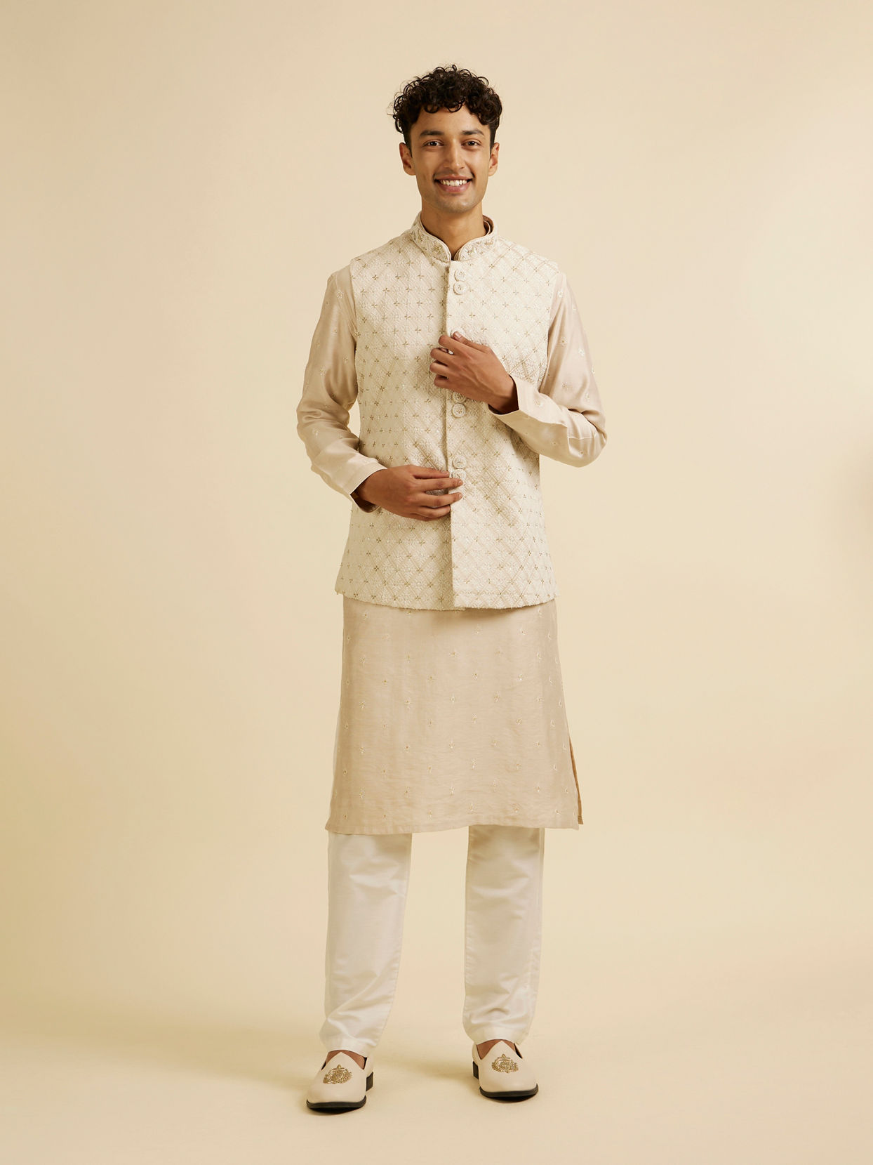 alt message - Manyavar Men Beige Buta Jaal Embroidered Nehru Jacket image number 2