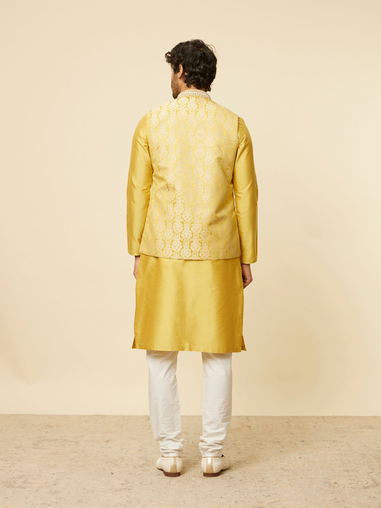 alt message - Manyavar Men Mustard Yellow Medallion Patterned Jacket image number 3