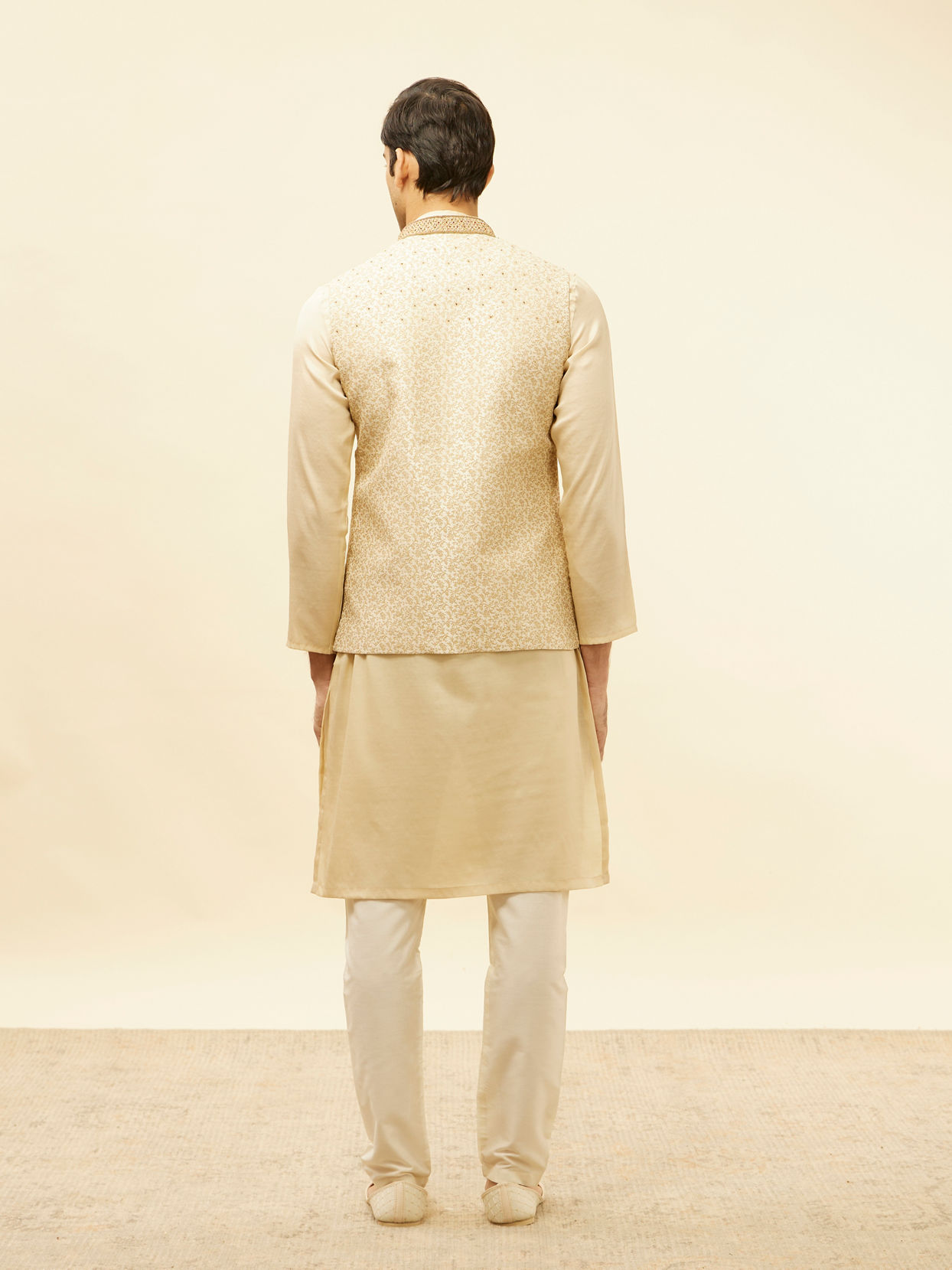 alt message - Manyavar Men Golden Cream Embellished Collar Jacket image number 3