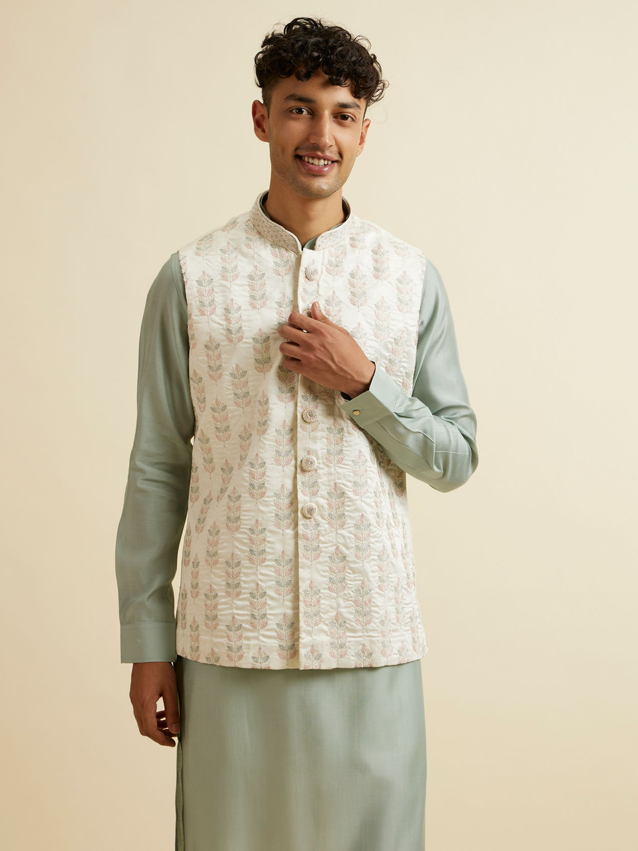 alt message - Manyavar Men Warm White Floral Jaal Patterned Jacket image number 0