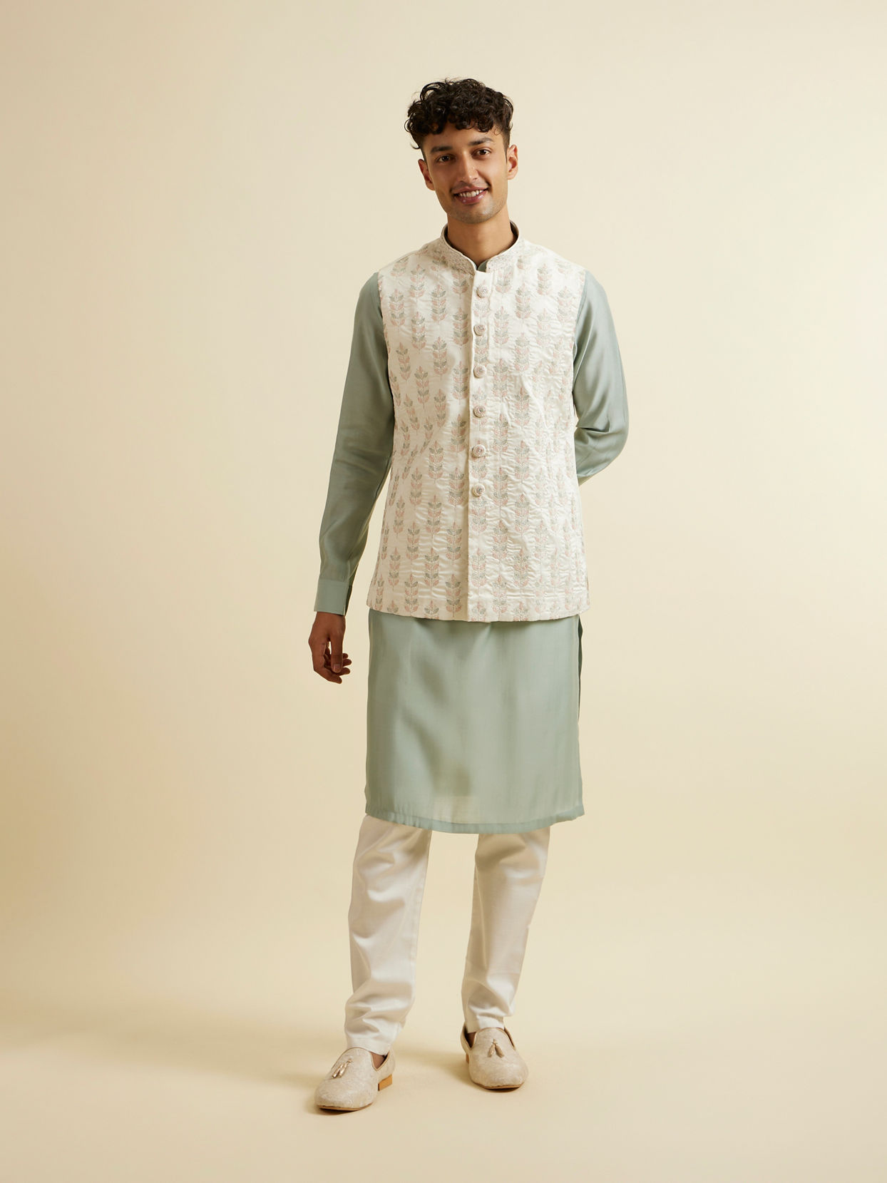 alt message - Manyavar Men Warm White Floral Jaal Patterned Jacket image number 2