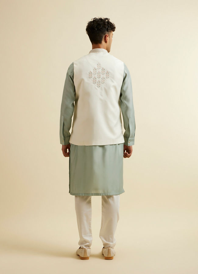 alt message - Manyavar Men Warm White Floral Jaal Patterned Jacket image number 3