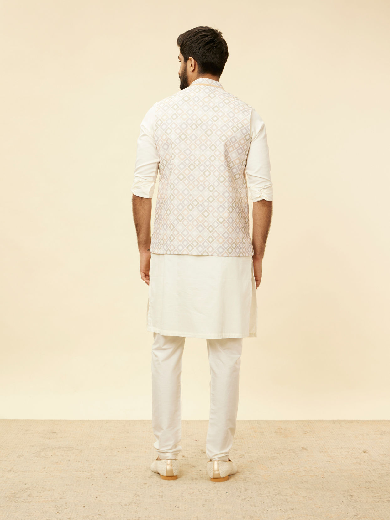 alt message - Manyavar Men Light Cream Grid Patterned Jacket image number 3