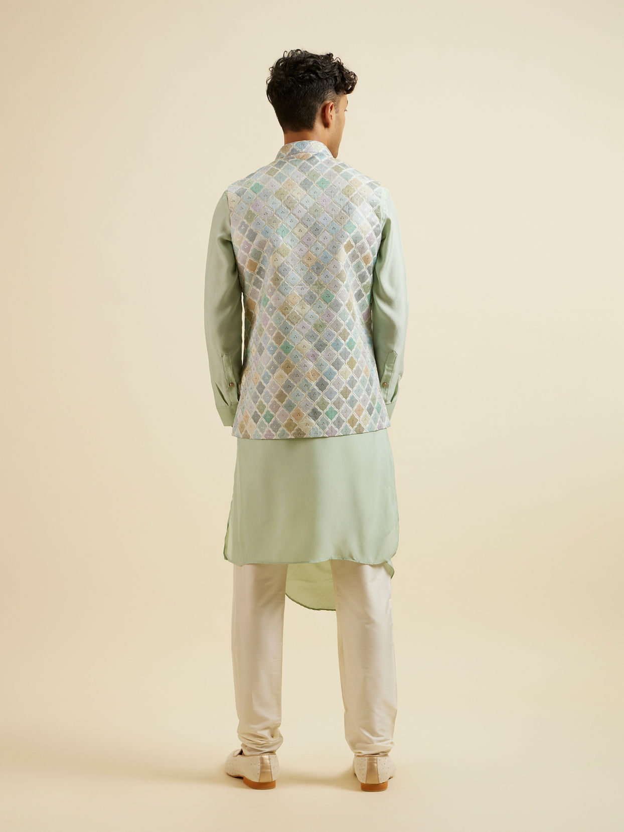 alt message - Manyavar Men Light Mid Green Harlequin Print Jacket image number 4