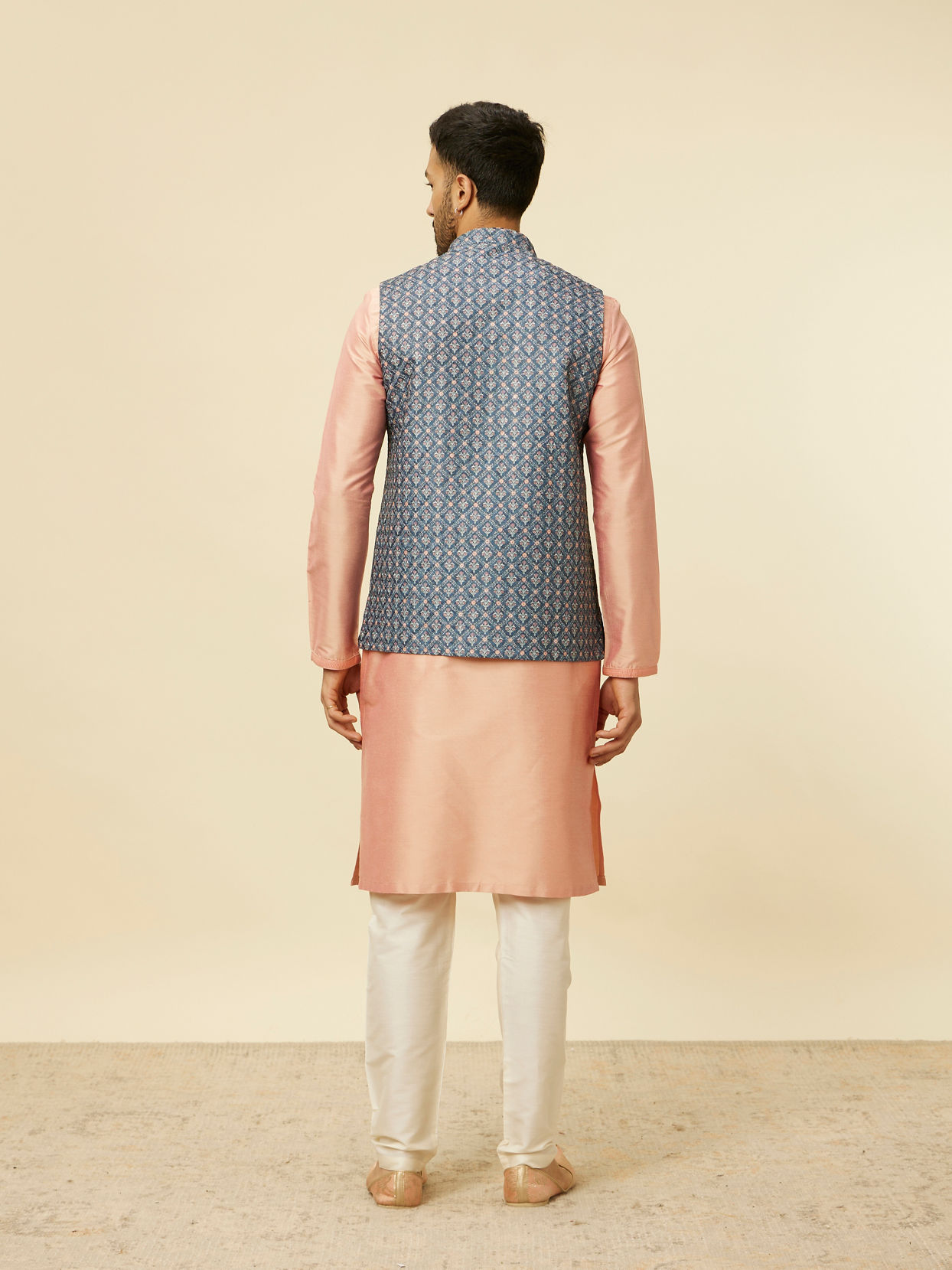 alt message - Manyavar Men Teal Blue Jaal Patterned Chikankari Embroidered Jacket image number 3