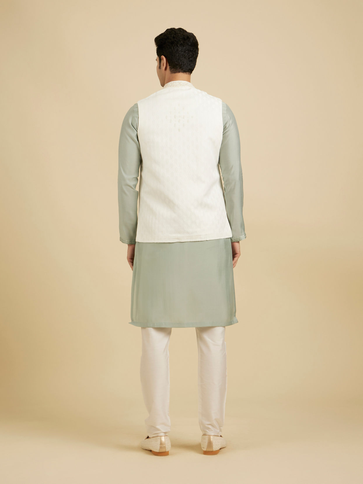 Manyavar Men Flamboyant Brocade Nehru Jacket image number 3