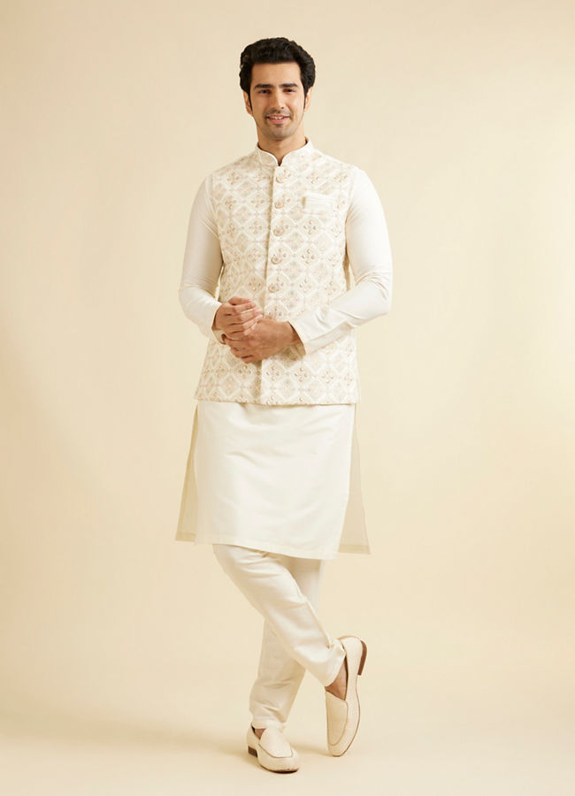 alt message - Manyavar Men Warm White Ogee Jaal Patterned Nehru Jacket image number 2