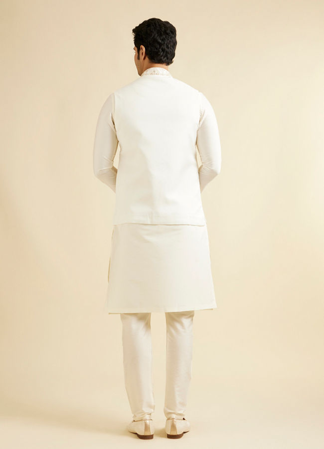 alt message - Manyavar Men Warm White Ogee Jaal Patterned Nehru Jacket image number 3