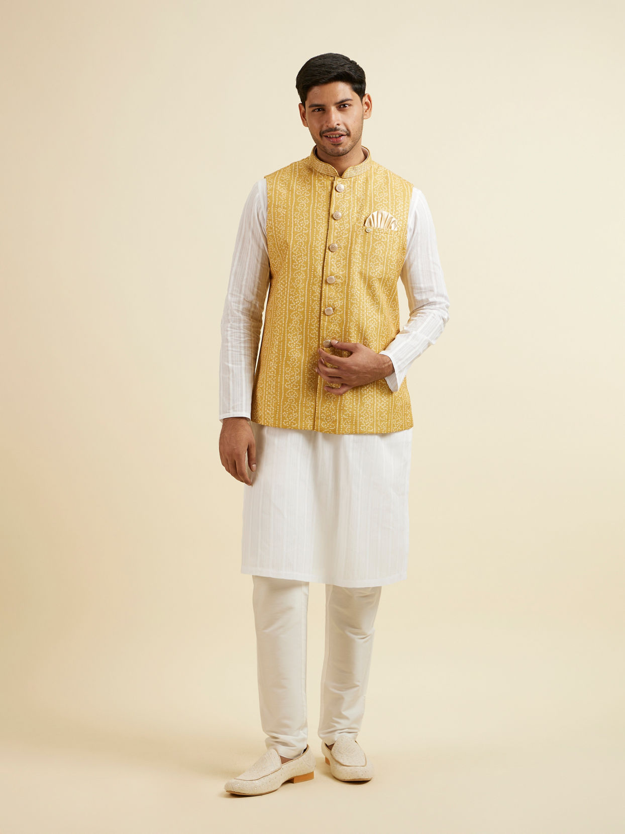 alt message - Manyavar Men Mustard Yellow Bandhani Print Nehru Jacket image number 2