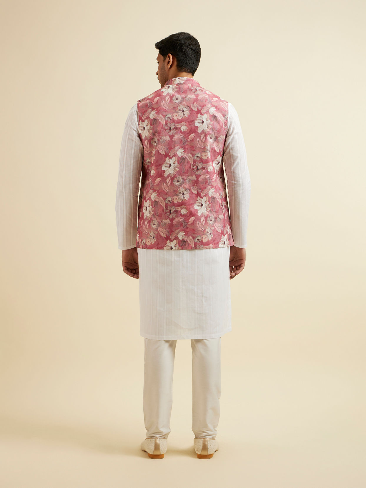 alt message - Manyavar Men Coral Pink Floral Printed Jacket image number 3