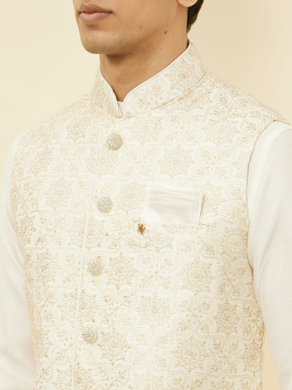 alt message - Manyavar Men Sesame White Thread Embroidered Kurta Jacket Set image number 1