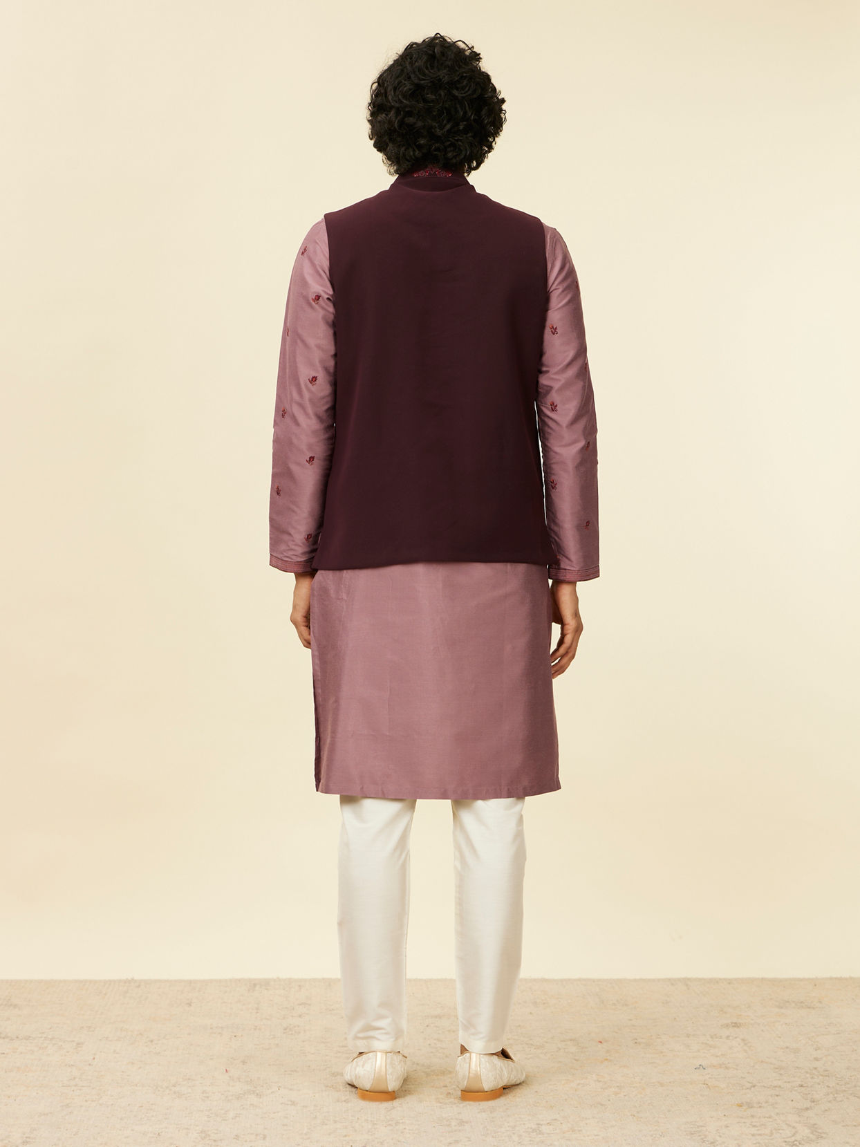 alt message - Manyavar Men Grape Wine and Lilac Kurta Jacket Set image number 4