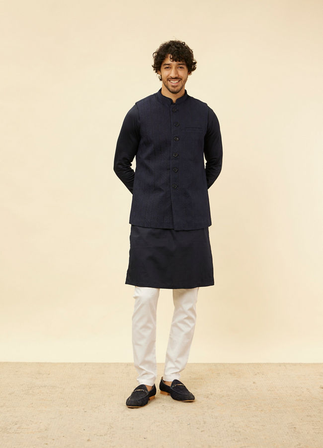 alt message - Manyavar Men Midnight Blue Triangular Patterned Kurta Jacket Set image number 3