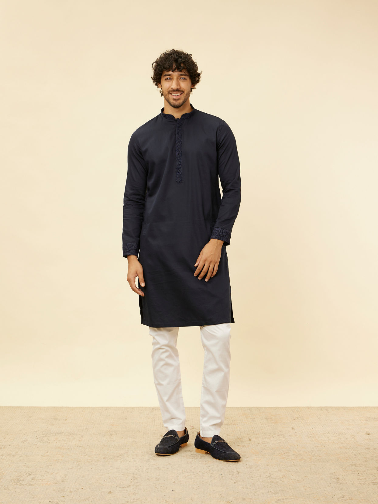 alt message - Manyavar Men Midnight Blue Triangular Patterned Kurta Jacket Set image number 2