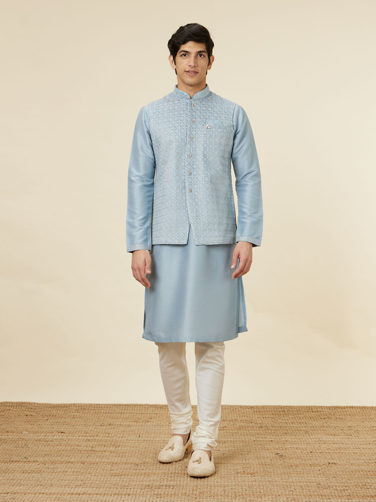 alt message - Manyavar Men Ice Blue Jaal Patterned Kurta Jacket Set image number 3