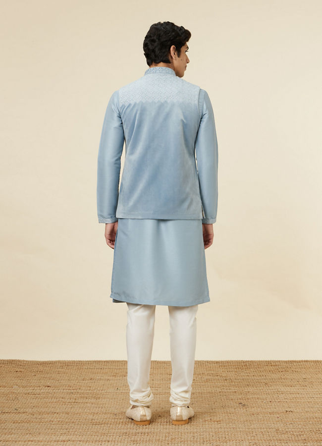 alt message - Manyavar Men Ice Blue Jaal Patterned Kurta Jacket Set image number 4