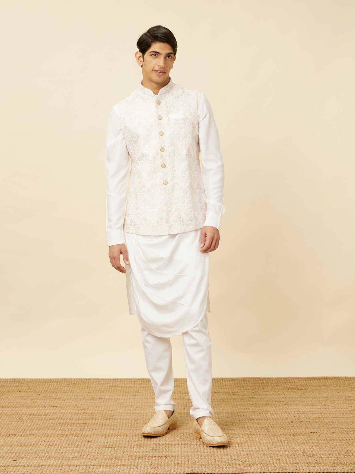 alt message - Manyavar Men Pristine White Chevron Patterned Jacket Set image number 3