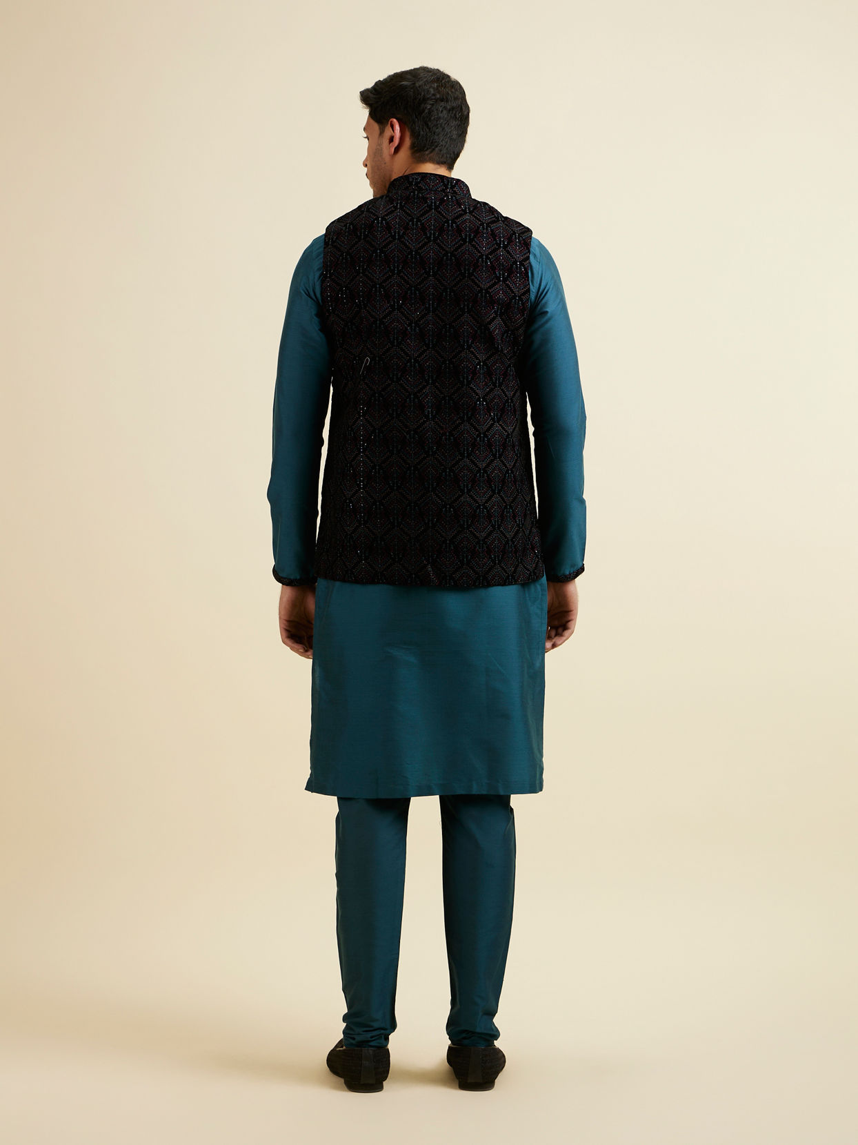 alt message - Manyavar Men Dark Blue & Teal Blue Sequined Jacket Set image number 6