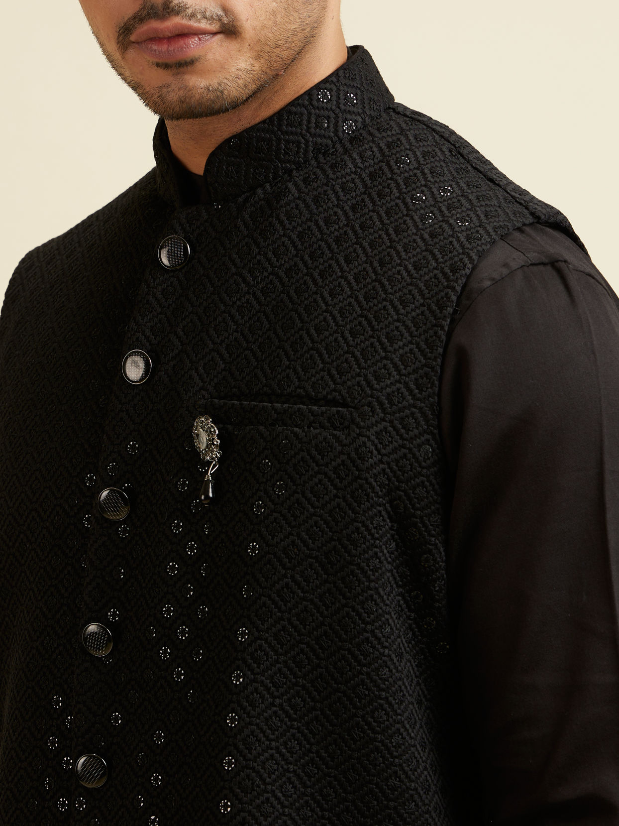 alt message - Manyavar Men Black Mirror Embellished Jacket Set image number 2