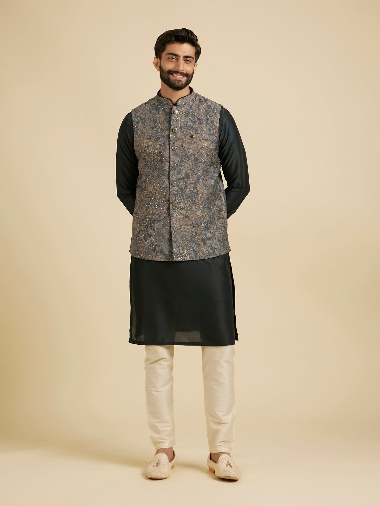 Manyavar Men Bottle Green Floral and Paisley Patterned Jacket Set image number 3